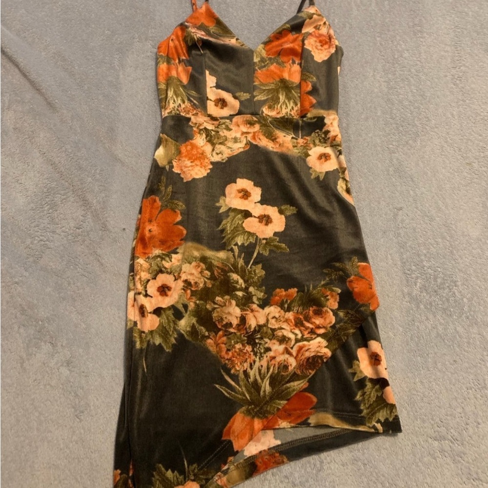 NEW WINDSOR FLORAL FITTED DRESS